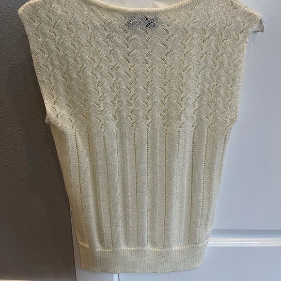 Gorgeous summer tank - Picture 2 of 5